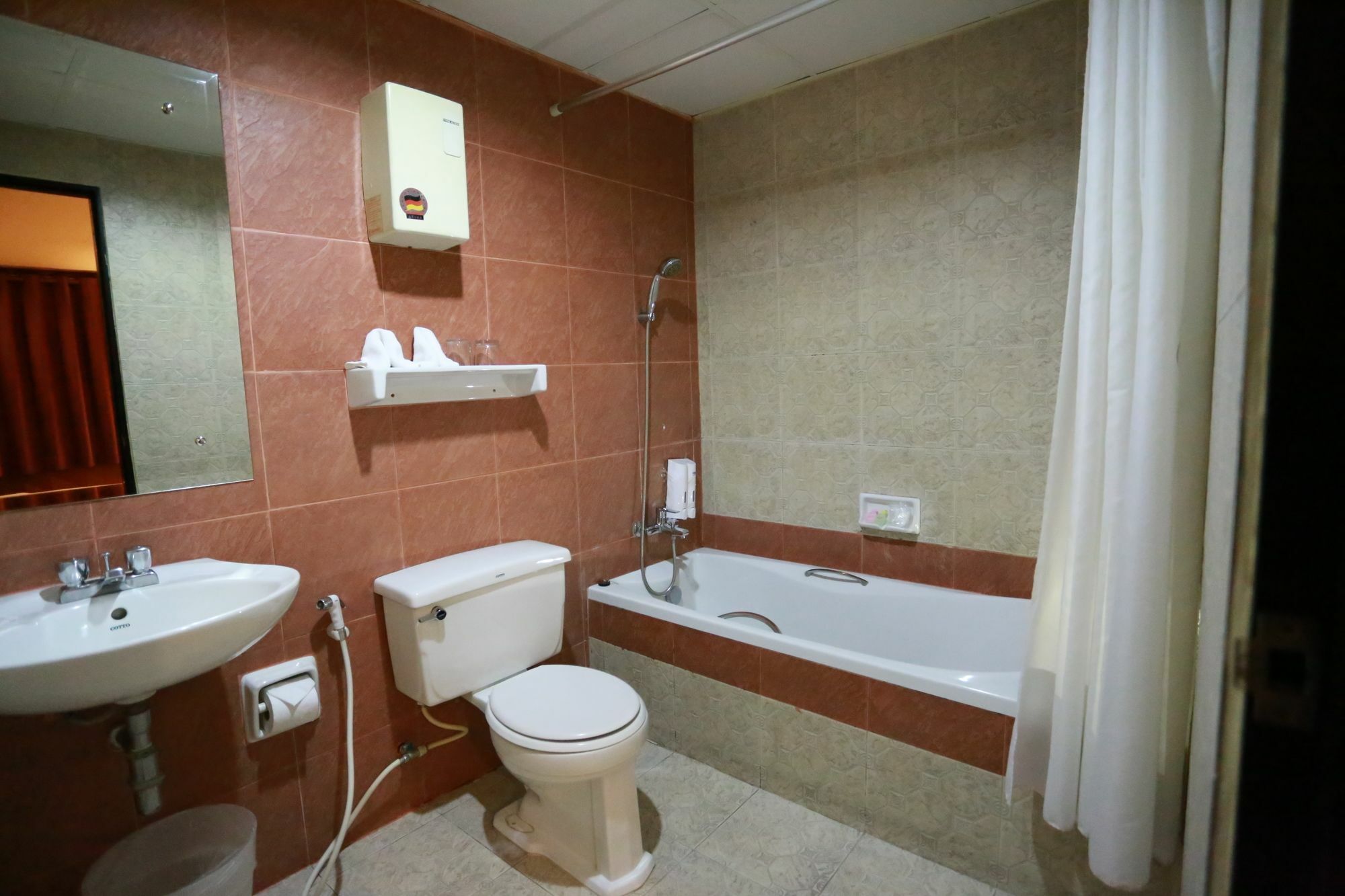 Travel Lodge Surawong (Adults Only) بانكوك المظهر الخارجي الصورة