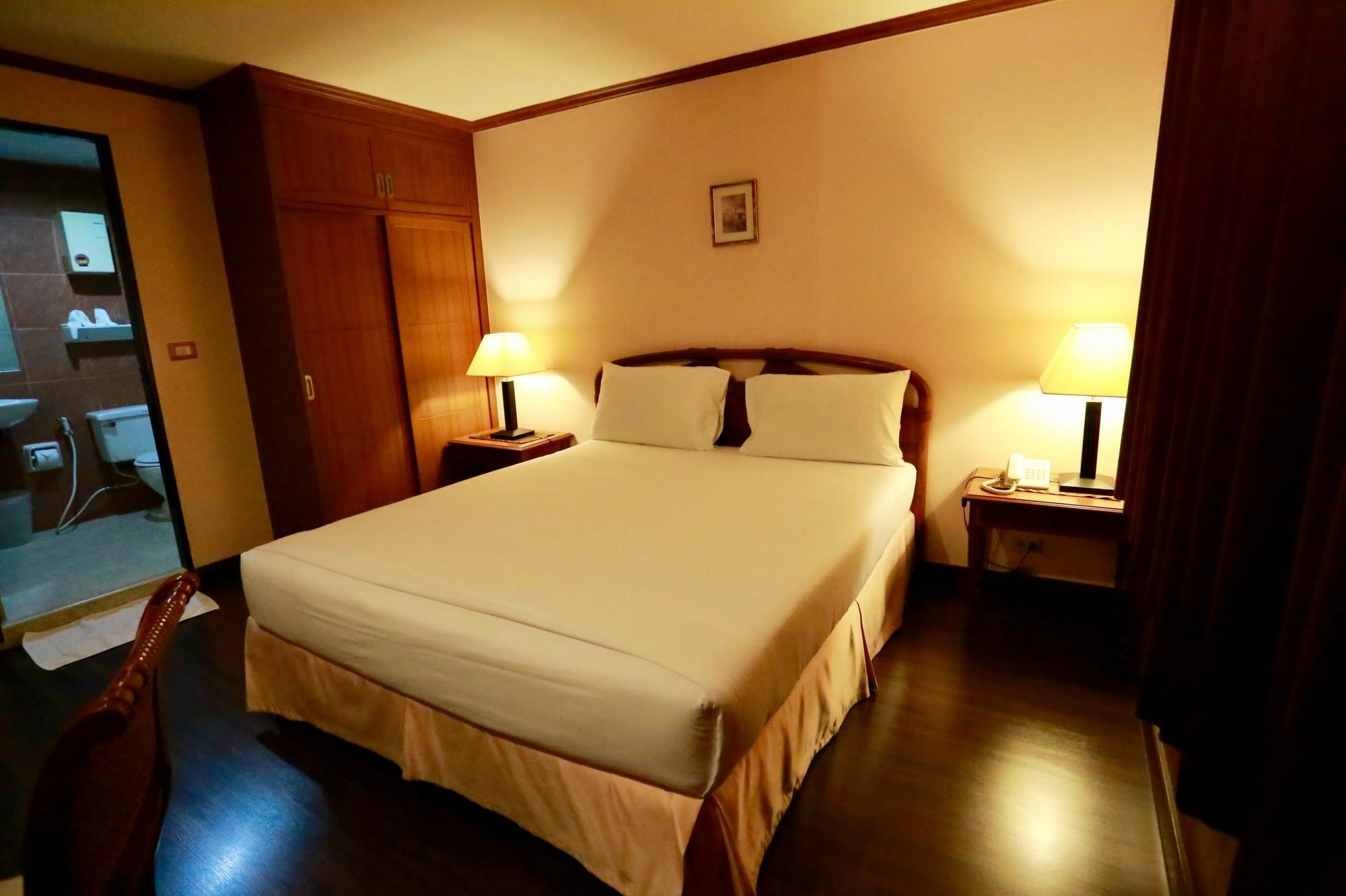 Travel Lodge Surawong (Adults Only) بانكوك المظهر الخارجي الصورة
